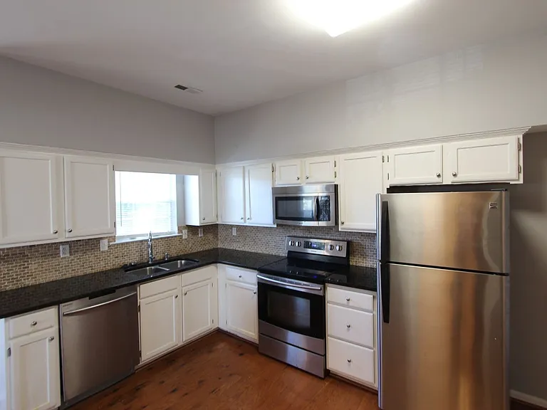 2813 Bridlewood Ter — Photo 11