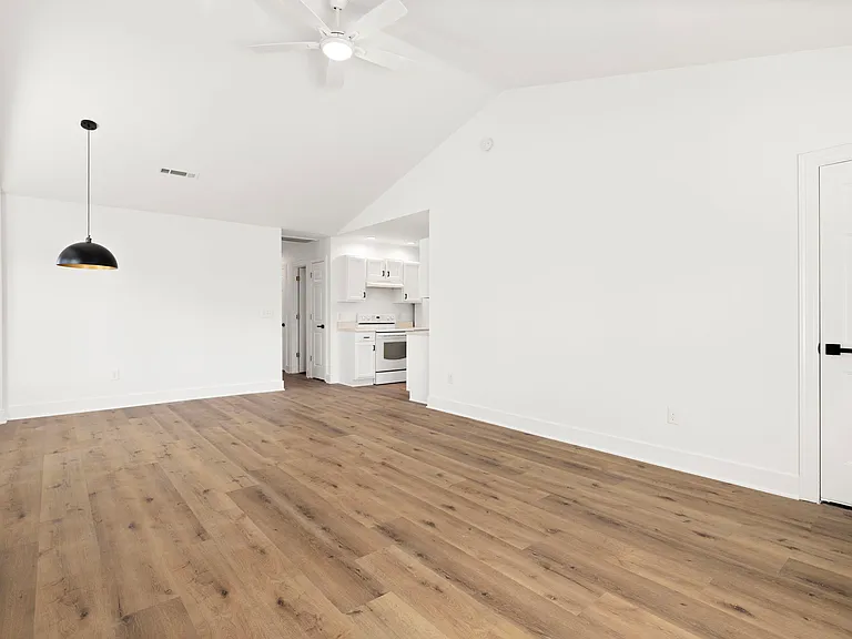 820 SW Arrowhead Dr — Photo 7