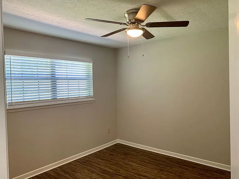 1120 Jefferson St — Photo 15