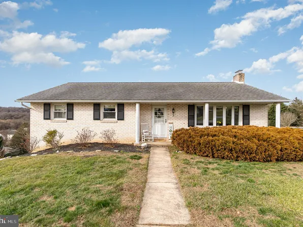 23 Hillside Dr, Jacobus, PA 17407