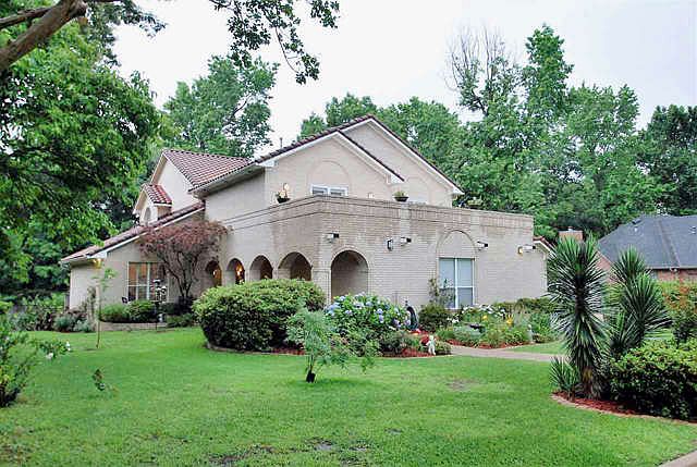 1st image of 3408 Pinecreek Dr
