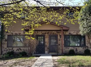 15 W Diversey Ave, Addison, IL 60101