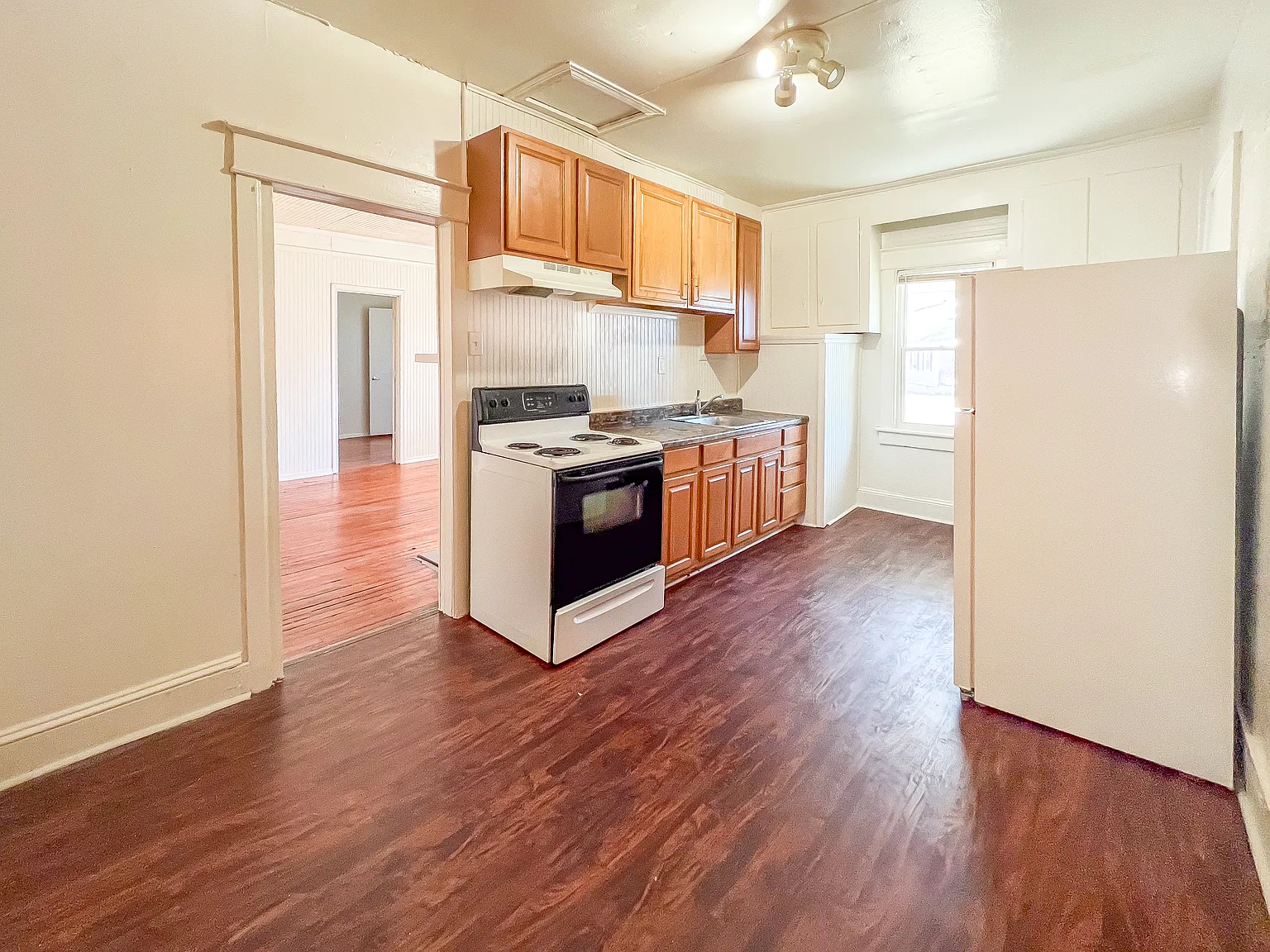 3 bed, 1063 sqft, $1,199 — Photo 2