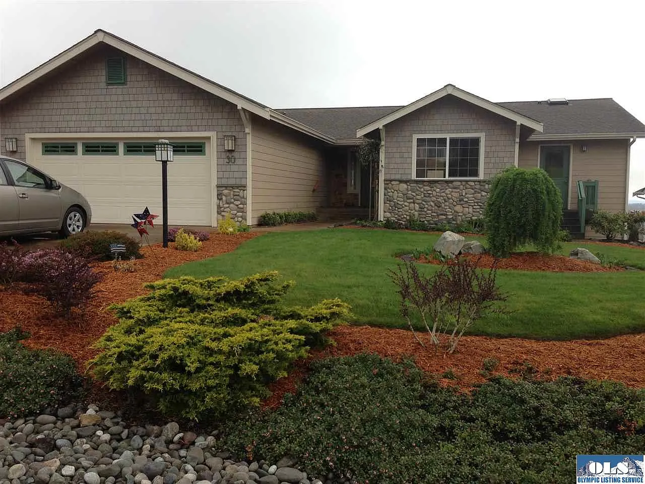 30 Topaz Way photo 1