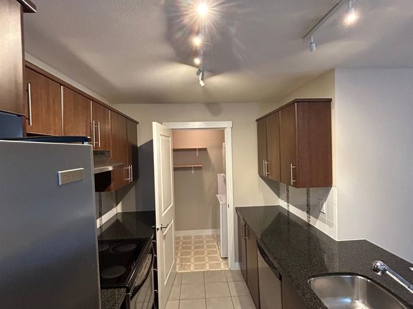 2 bedroom rental in Surrey — photo 5