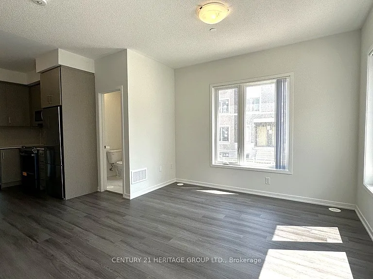 121 Honeycrisp Cres #Townhouse 243 — Photo 6