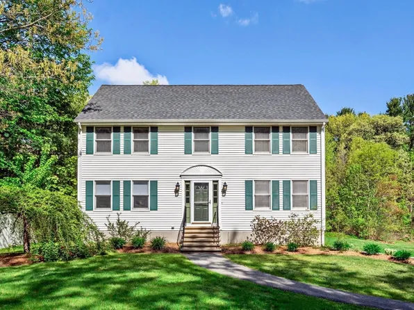 14 Pinnacle St, Tewksbury, MA 01876