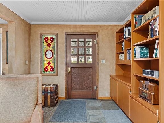 4th image of 810 Rimrock Rd