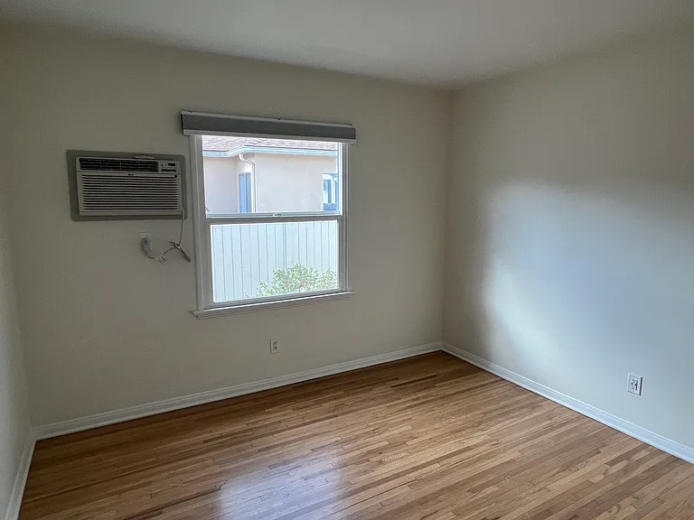 3949 Tilden Ave — Photo 14