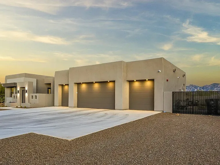 12230 N Carpas Wash Dr — Photo 4