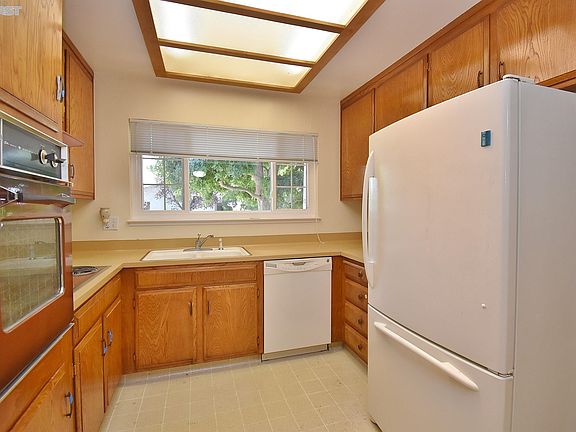 4th image of 6729 Birch Ct