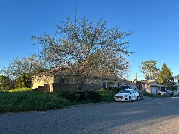 3rd image of 1620 Garryana Dr