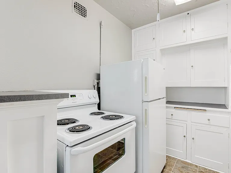 Frances Apts — Photo 43
