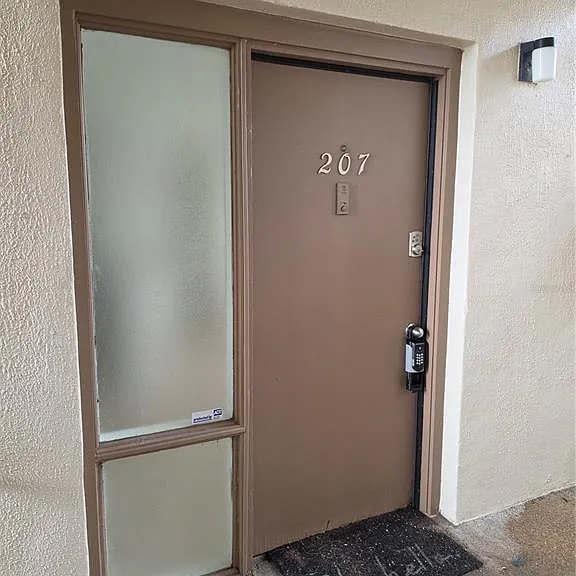 618 Orange Dr #207 — Photo 2