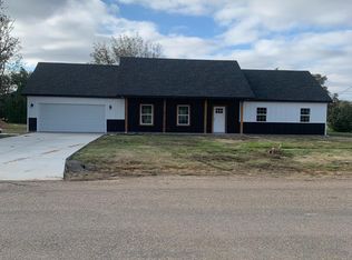 300 Goodnight St, Claude, TX 79019