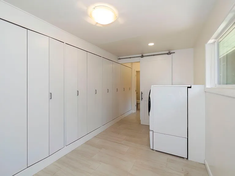 305 NE Stenman Ln — Photo 22