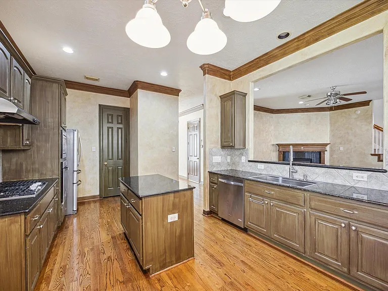 2802 Briarhurst Park — Photo 11