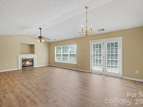 3rd image of 146 Mott Rd