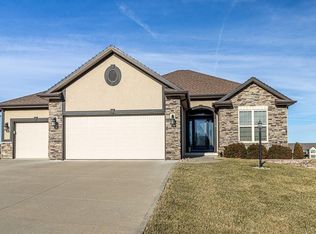 4603 Greystone Dr, Saint Joseph, MO 64505