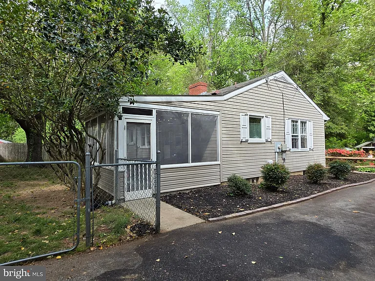 4 Carolee Dr — Photo 4
