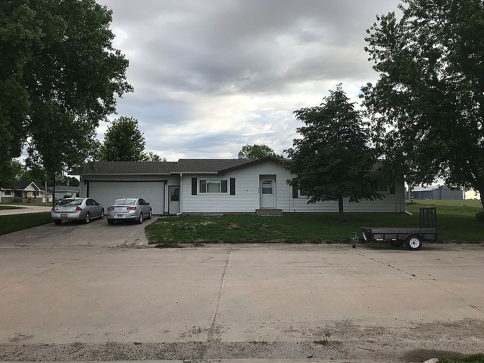 1st image of 701 E Larae St