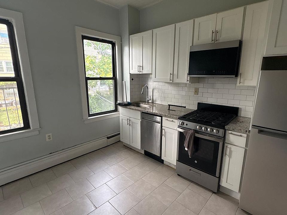 1st image of 144 Bowers St APT 8