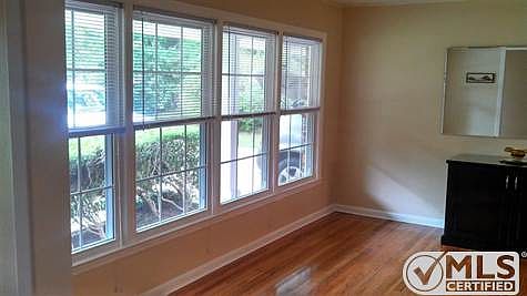 4th image of 2911 Primrose Ln #3