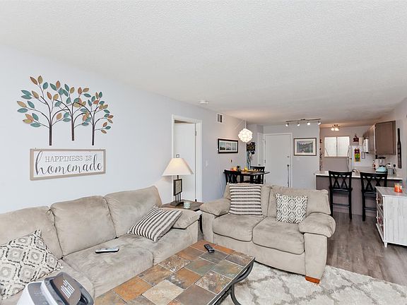 3rd image of 3156 Lakeside Dr APT 205