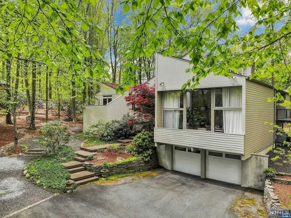 121 Glen Rd, Woodcliff Lake, NJ 07677