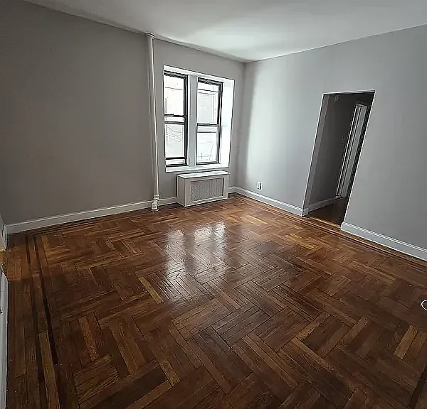 250 Ocean Pkwy — Photo 2
