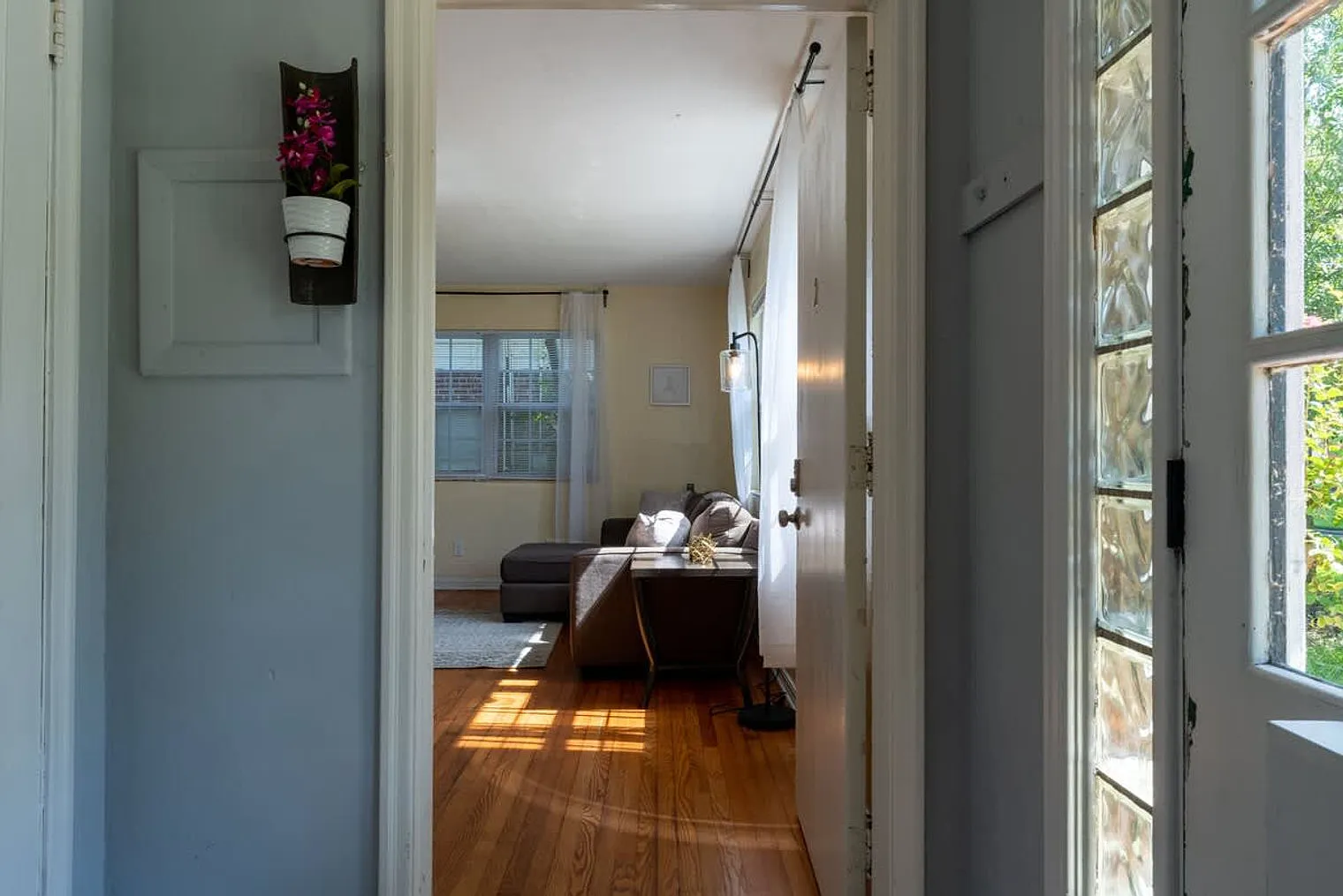 1 bed, 1.0 bath, 796 sqft, $1,201 — Photo 4