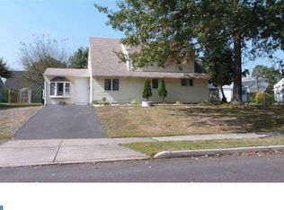 37 Gooseneck Rd, Levittown, PA 19057