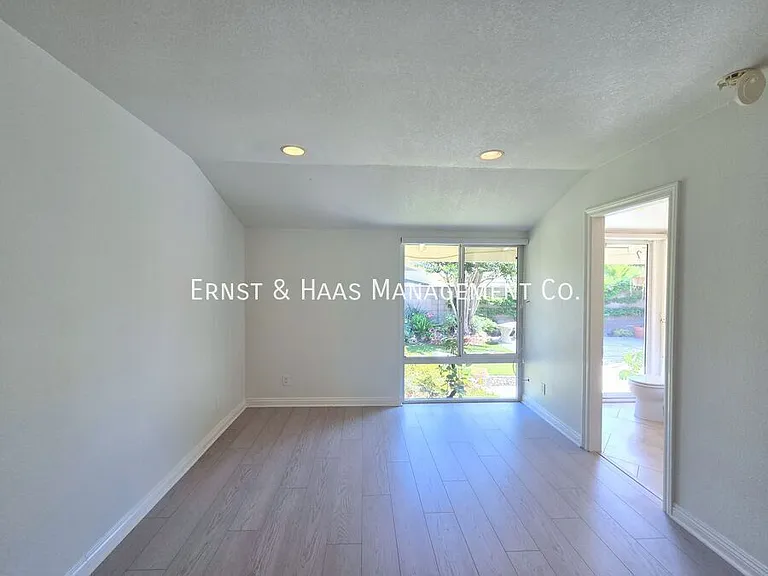 10835 Slater Ave — Photo 18