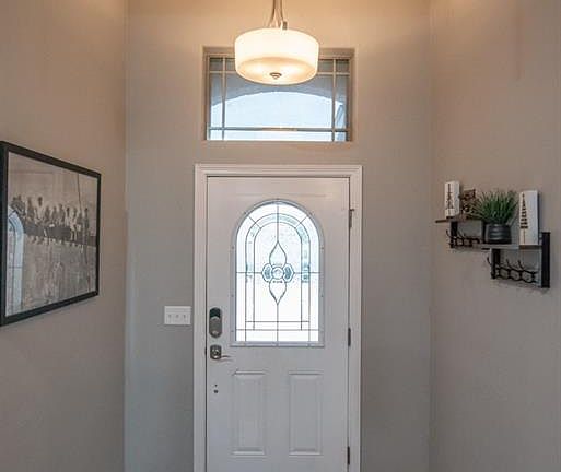 3rd image of 206 E Gabriella Ave
