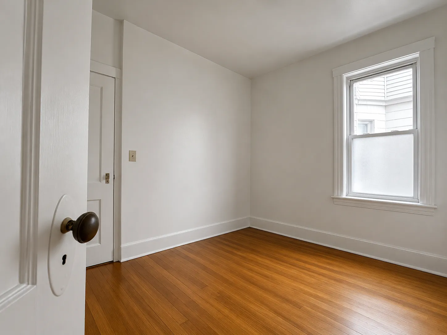 4 bed, 1000 sqft, $3,960 — Photo 3