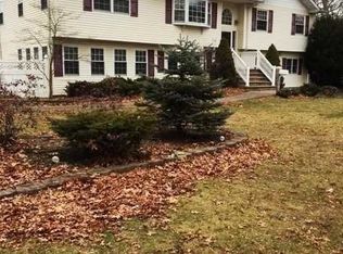 91 46th St, Islip, NY 11751