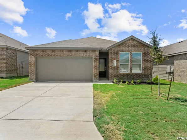 1320 Apron Trl, New Braunfels, TX 78130