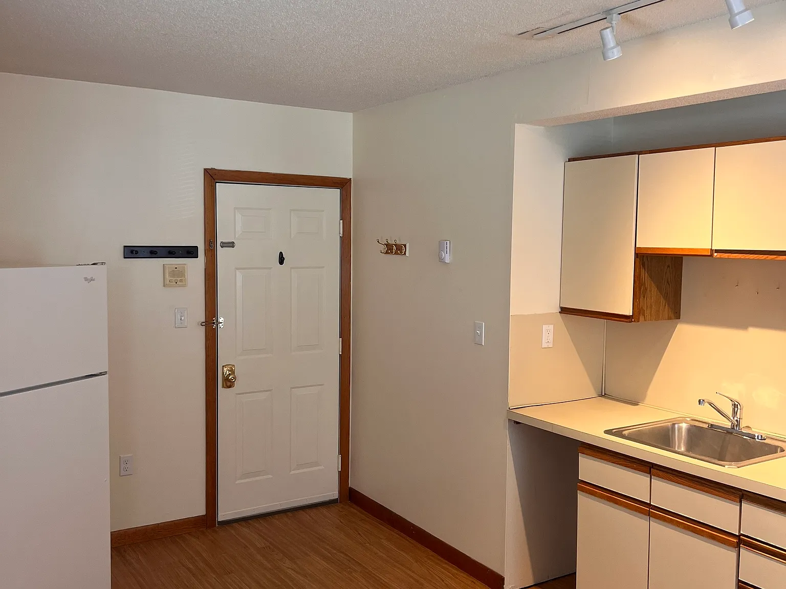 1 bed, 1.0 bath, 350 sqft, $1,350 — Photo 3