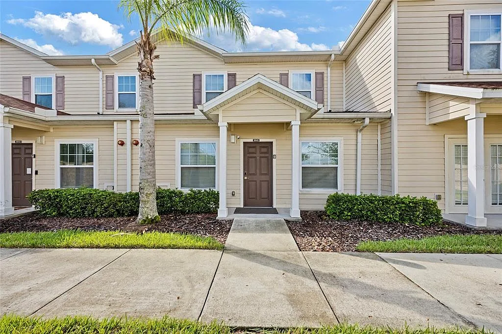 3 bed, 2.0 bath, 1300 sqft, $2,300 — Photo 1