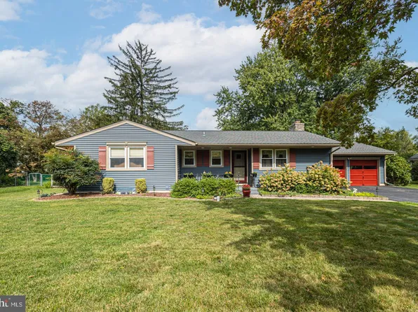 3 Shelly Ln, Morrisville, PA 19067