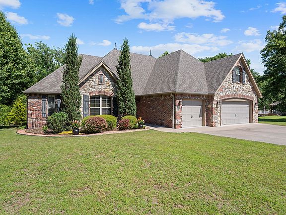 3rd image of 4987 Lighthouse Springs Dr