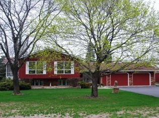 W8032 Whitetail Dr, Pardeeville, WI 53954