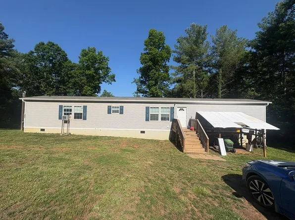 301 Oak Ridge Dr, Austinville, VA 24312