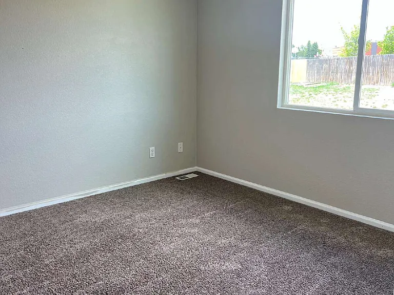 1404 Sunny Hill Dr — Photo 4