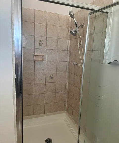 24036 Kittridge St — Photo 11
