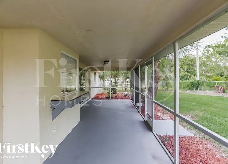 3423 SE 8th Pl — Photo 11