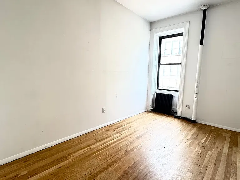 51 E 2nd St #7 — Photo 9