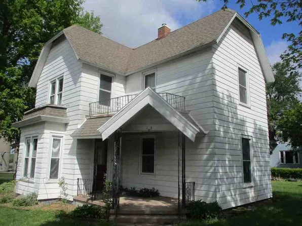102 E Walnut St, Chalmers, IN 47929