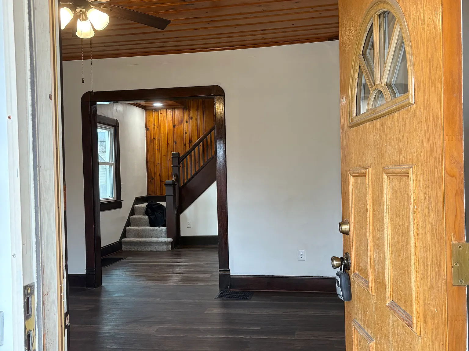 3 bed, 2466 sqft, $1,850 — Photo 1