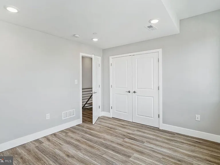 2348 Mountain St — Photo 10